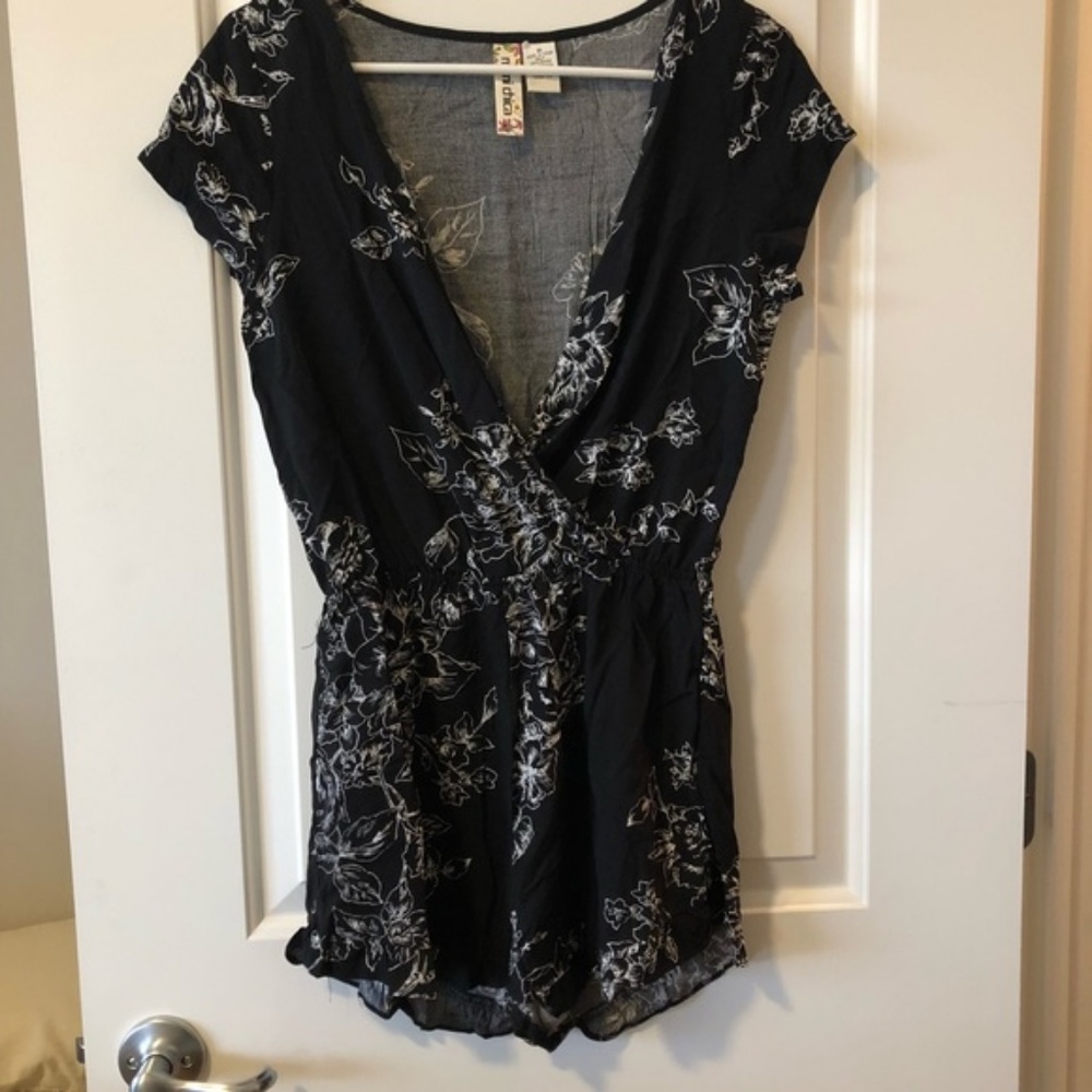 Floral Ruffle Romper - Picture 3 of 3